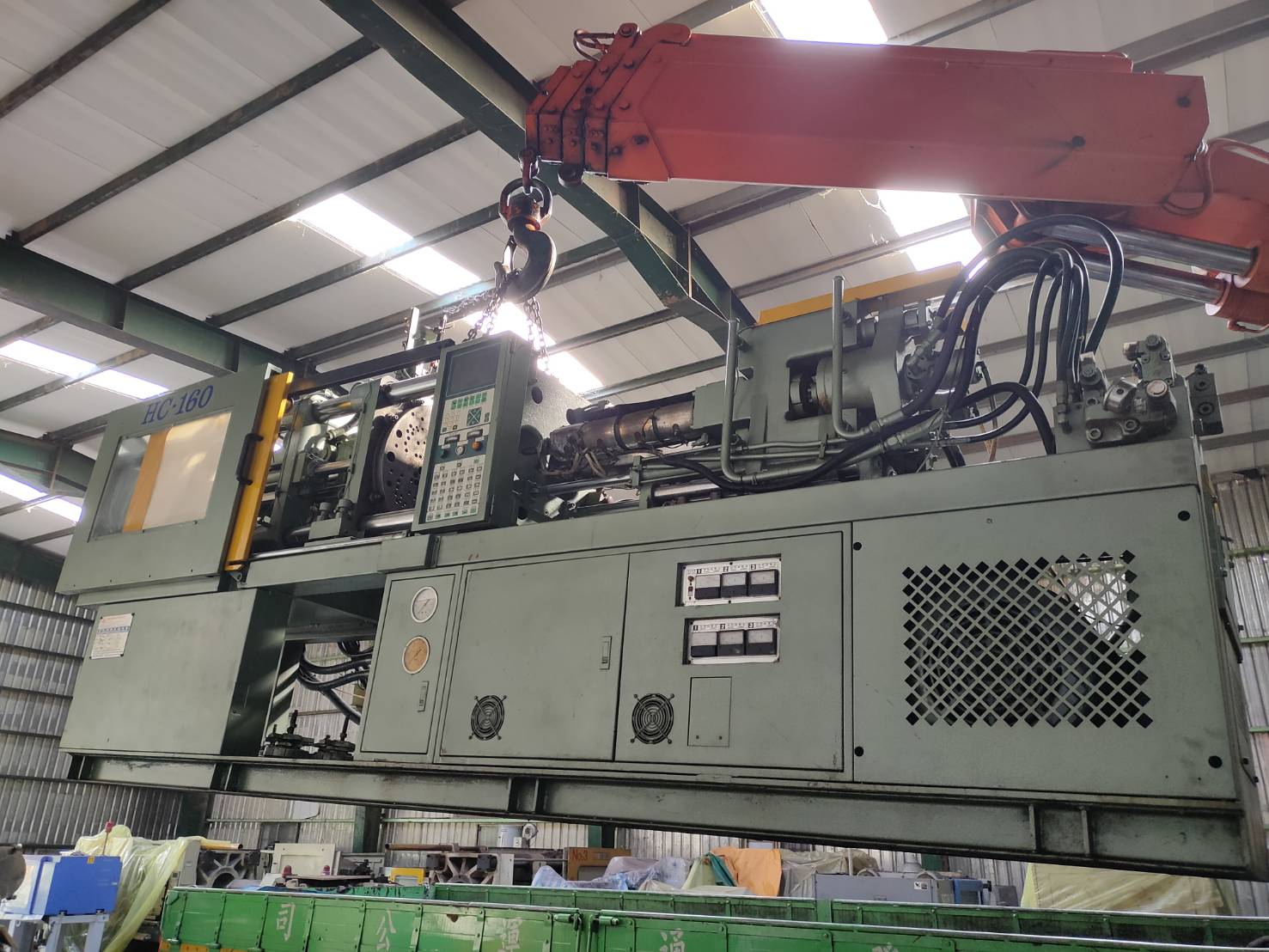 Hwa Chin Plastic Injection Molding Machine ,2 color injection Model: HC-160 Year 2004 made on Taiwan 二手中古塑膠射出機 Hwa Chin Plastic Injection Molding Machine ,2 color injection Model: HC-160 Year 2004 made on Taiwan 二手中古塑膠射出機