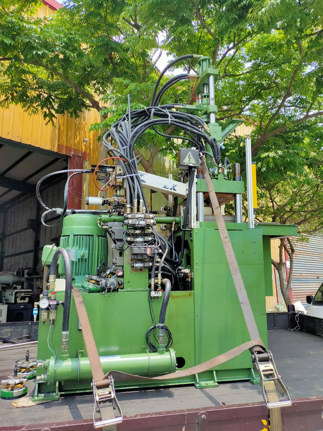 Multiplas Vertical 55 tons - Used Injection Molding Machines