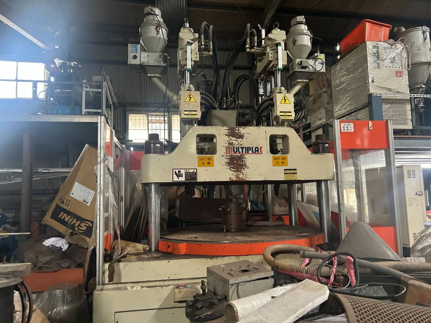 Multiplas vertical Two colors  Year 2005 200 tons clamping Rotary plate