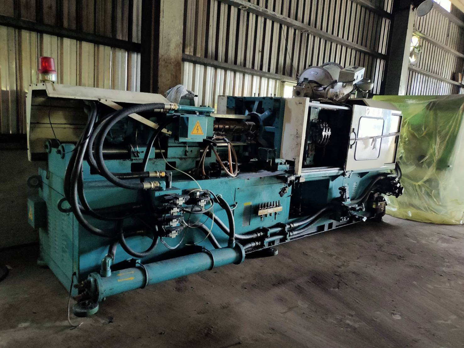 Year Chance 180 tons Mafg year 2000 Tie bar 450*420 Screw size 52 mm